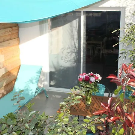 Les Hirondelles Apartment *
