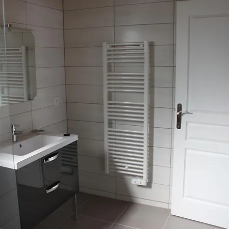 Les Hirondelles Apartment *